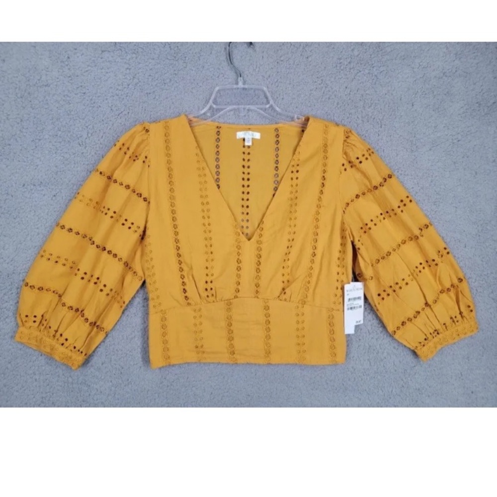 🐙 3/$50 Boho Eyelet Crop Puff Sleeve Vneck Peasant blouse NWT